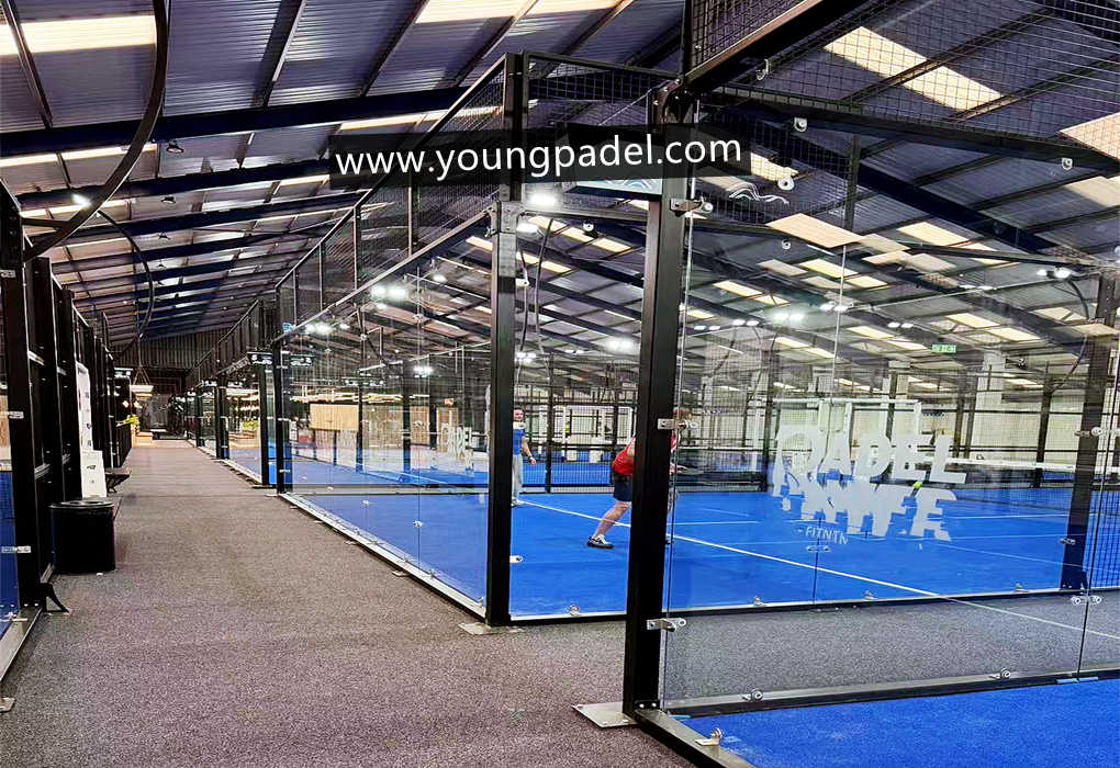 Britania Raya - 95 Set Lapangan Tenis Padel Terpasang