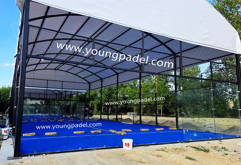 Kolombia - 61 set lapangan tenis padel beratap telah dipasang